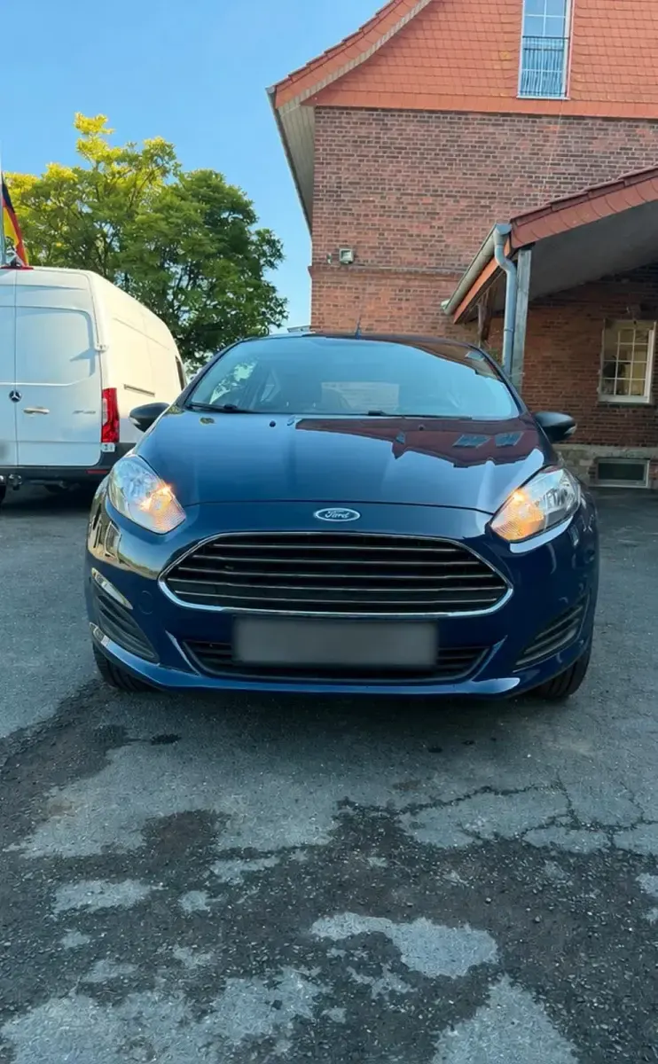 Gebraucht Ford Fiesta 60 PS (44 kW) 2015 Blau Kleinwagen