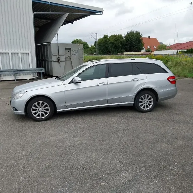 Gebraucht Mercedes E220 170 PS (125 kW) 2011 Silber Kombi
