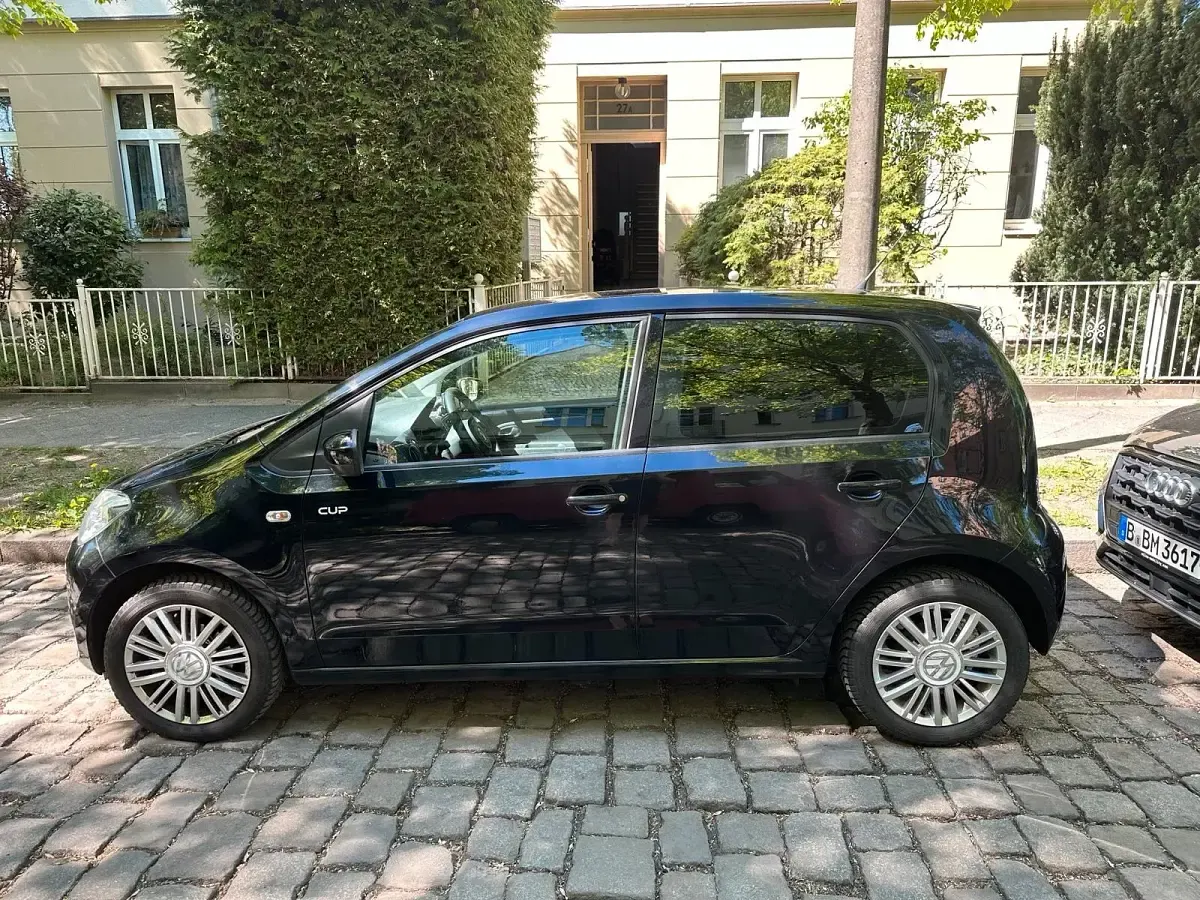 Second-hand VW up! Edition 60 CP (44 kW) 2014 Negru Hatchback