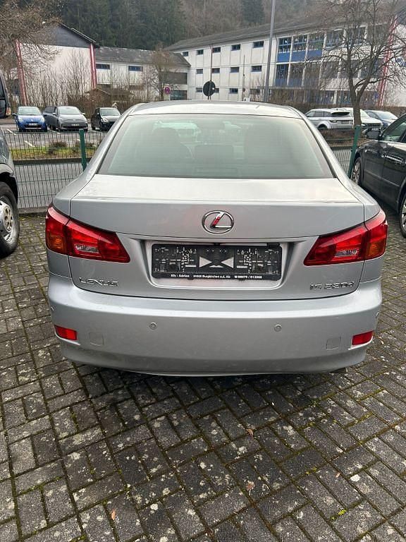 Gebraucht Lexus IS220d 177 PS (130 kW) 2006 Silber Limousine