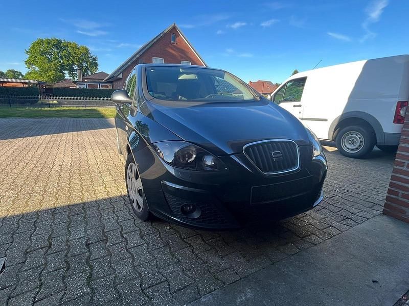 Grau Gebraucht 2012 Seat Altea Van / Kleinbus | 1.599 € (Superpreis) - Bild 1/4