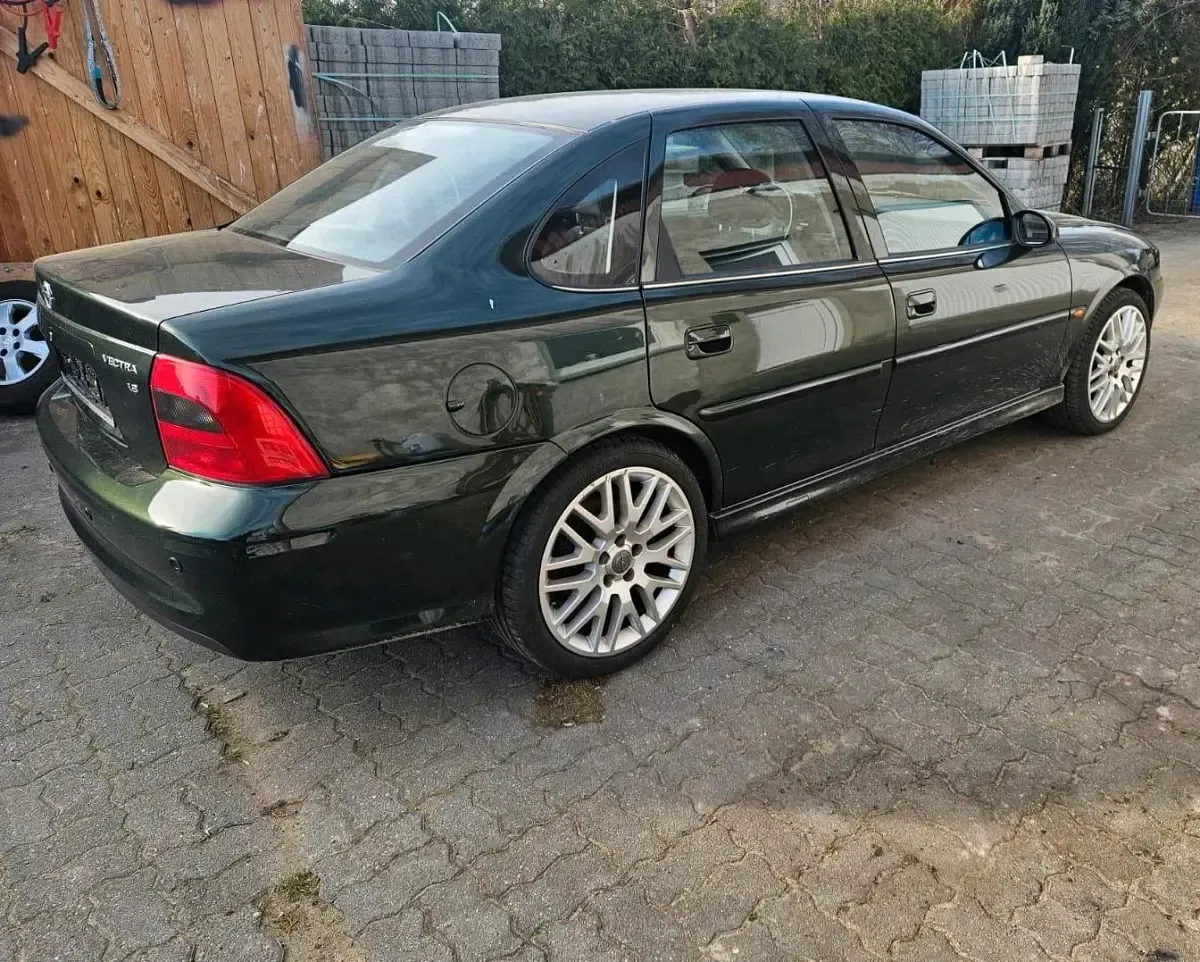 Używany Opel Vectra 125 KM (91 kW) 2001 Zielony Sedan/Limuzyna