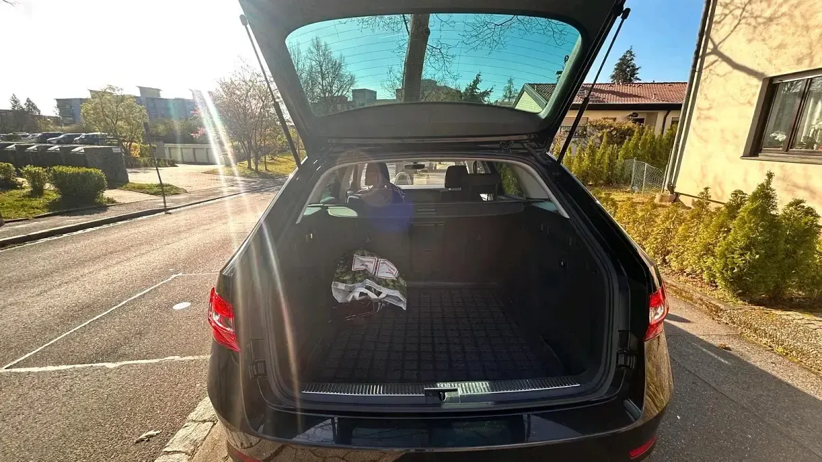 Gebraucht Skoda Superb 150 PS (110 kW) 2016 Schwarz Kombi