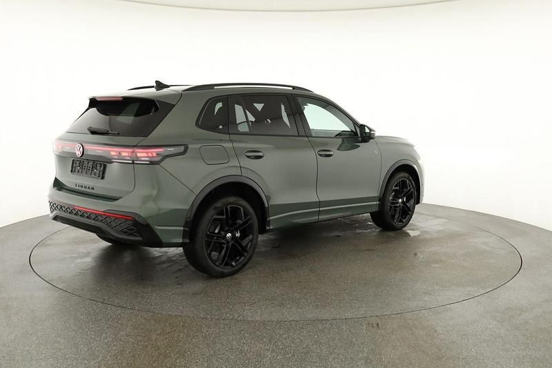 Neu VW Tiguan R-line 272 PS (200 kW) 2026 Cipressino grün metallic SUV