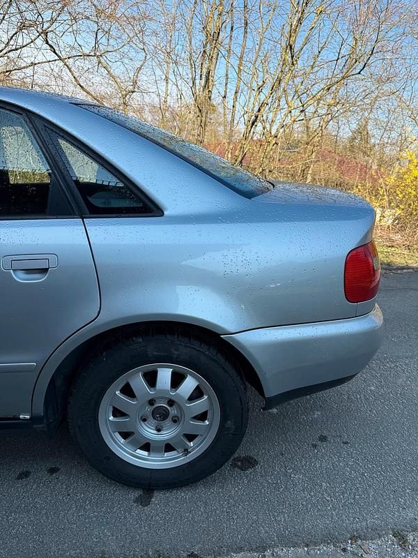 Gebraucht Audi A4 125 PS (91 kW) 1998 Grau Kleinwagen