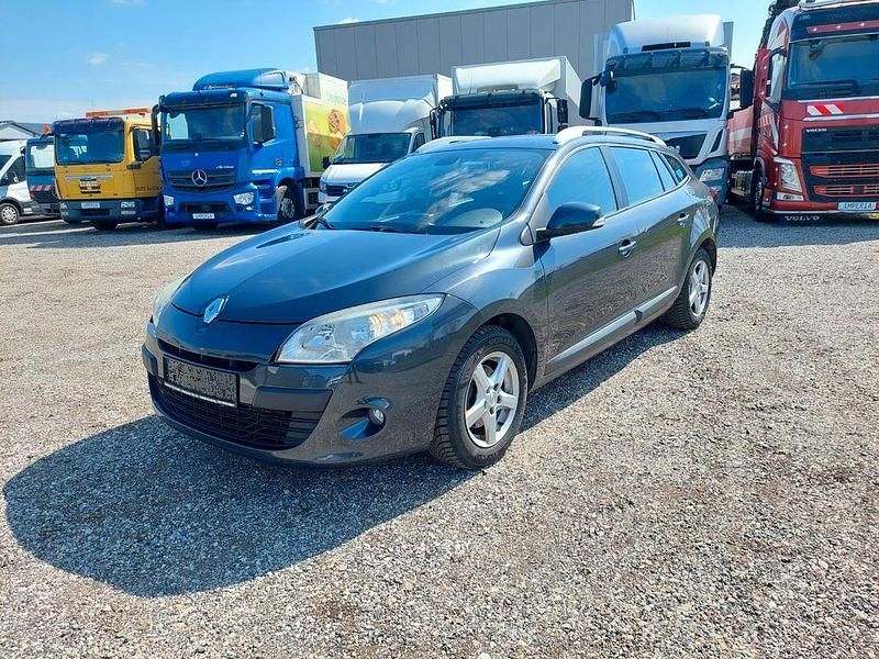 Gebraucht Renault Mégane III Expression 90 PS (66 kW) 2010 Grau Limousine