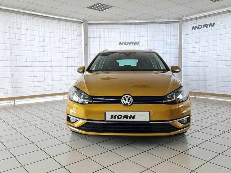 Gebraucht VW Golf VII Join 131 PS (96 kW) 2018 Kurkumagelb metallic Kombi