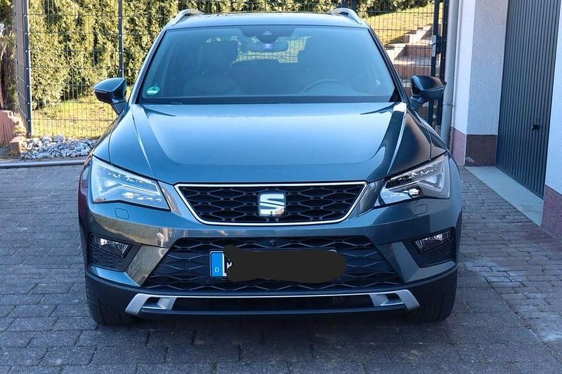 Grau Gebraucht 2016 Seat Ateca 4Drive SUV | 18.300 € (Fairer Preis) - Bild 1/4