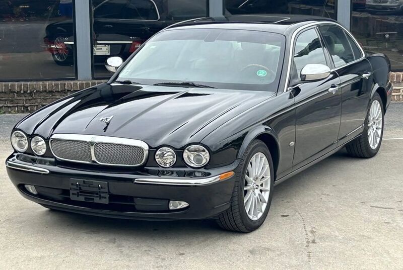 Schwarz Gebraucht 2007 Jaguar XJ8 Executive Limousine | 19.500 € (Fairer Preis) - Bild 1/4