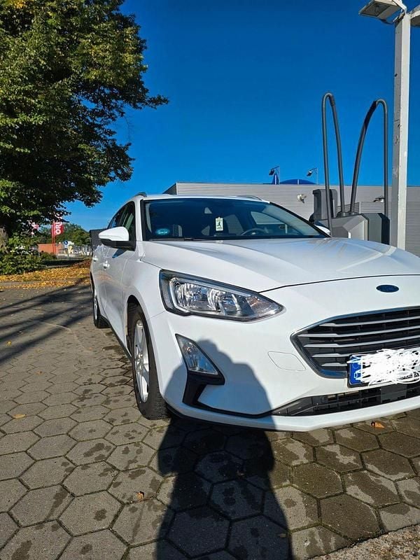 Gebraucht Ford Focus Cool & Connect 125 PS (91 kW) 2019 Weiß Kombi