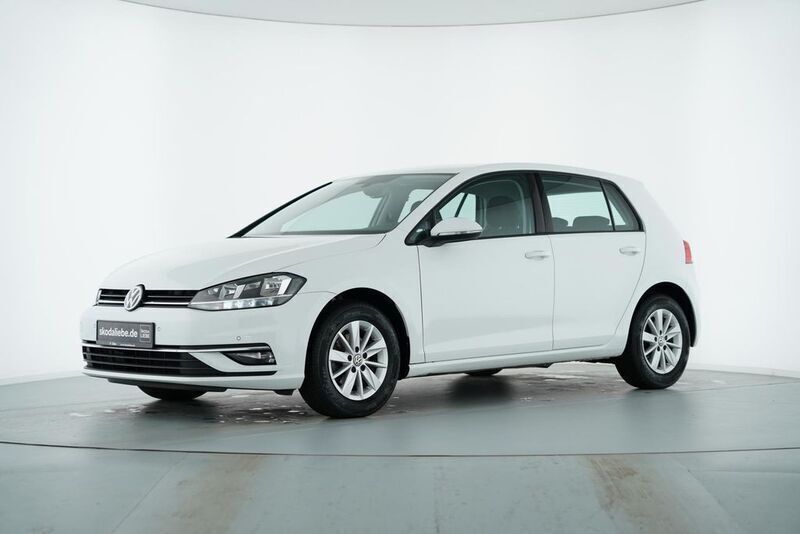 Pure white Gebraucht 2020 VW Golf VII Comfortline Limousine | 14.889 € (Guter Preis) - Bild 1/4