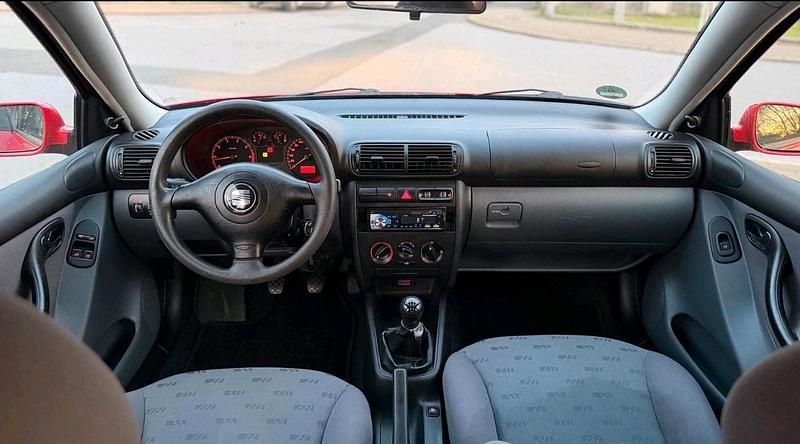 Second-hand Seat Leon 105 CP (77 kW) 2001 Roșu Hatchback