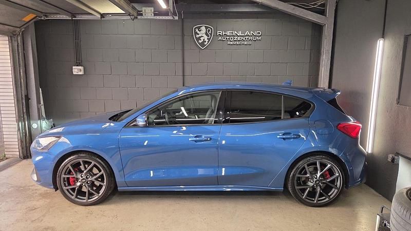 Gebraucht Ford Focus ST 280 PS (205 kW) 2020 Blau Limousine