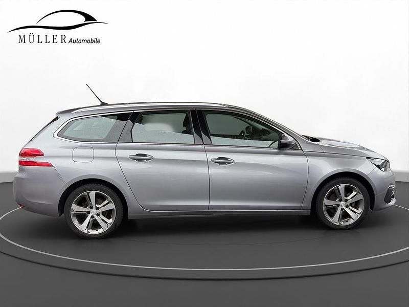 Gebraucht Peugeot 308 SW Allure 131 PS (96 kW) 2019 Grau Kombi