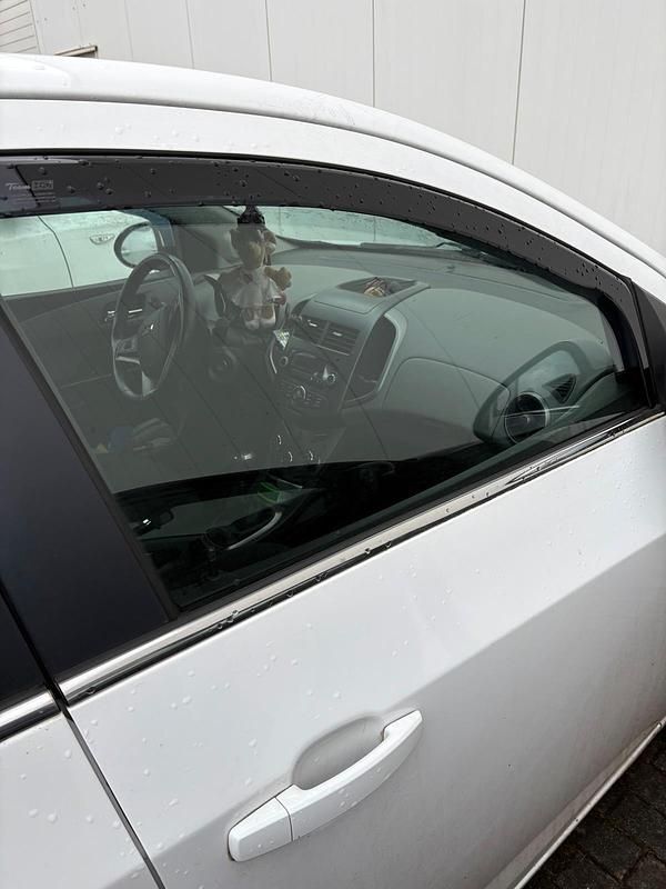 Gebraucht Chevrolet Aveo 116 PS (85 kW) 2011 Weiß Kleinwagen