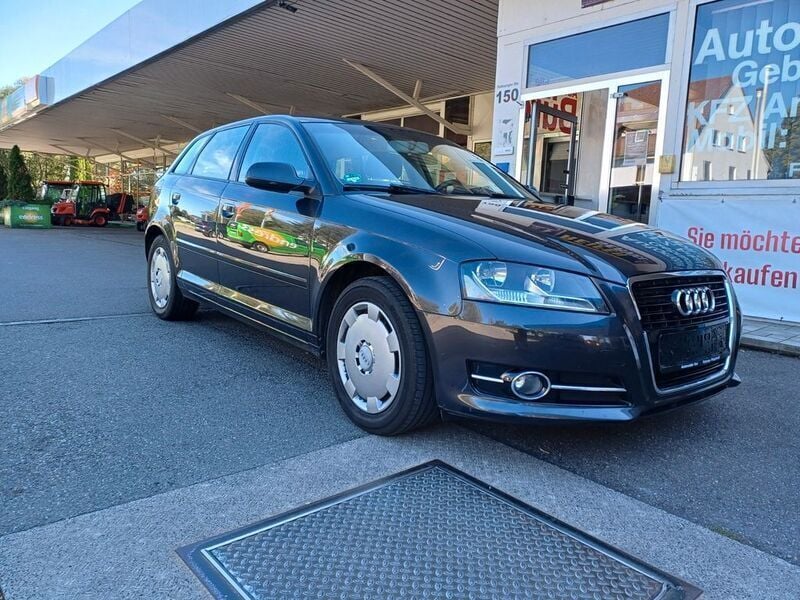 Gebraucht Audi A3 Sportback Attraction 105 PS (77 kW) 2012 Grau Kleinwagen