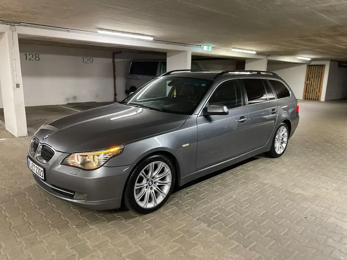 Gebraucht BMW 525 197 PS (144 kW) 2010 Grau Kombi