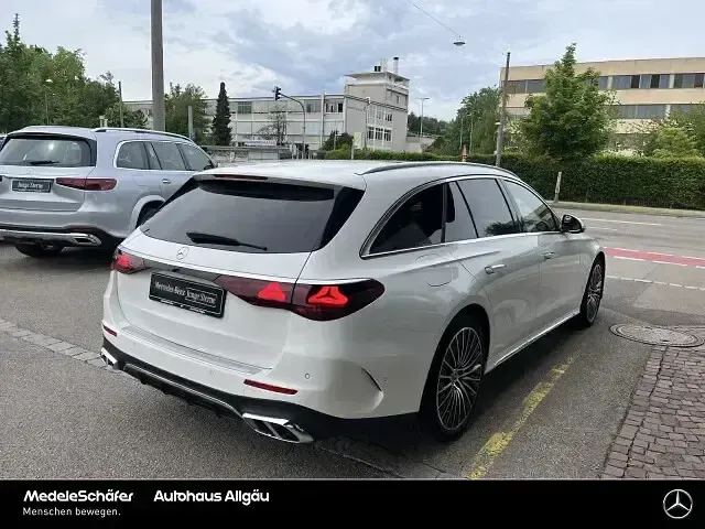 Gebraucht Mercedes E450 Premium Plus 367 PS (269 kW) 2025 Unilack polarweiß Kombi