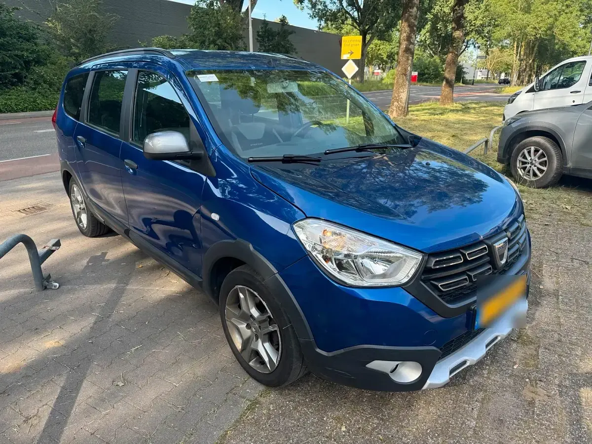 Gebraucht Dacia Lodgy Stepway 131 PS (96 kW) 2021 Blau Van / Kleinbus