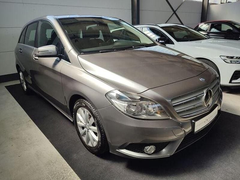 Gebraucht Mercedes B180 122 PS (89 kW) 2013 Grau Van / Kleinbus