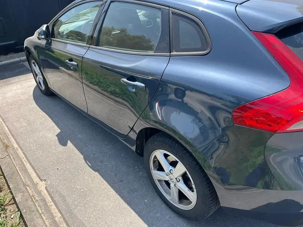 Gebraucht Volvo V40 122 PS (89 kW) 2018 Blau Limousine