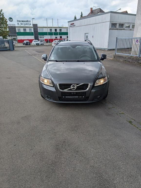 Grau Gebraucht 2010 Volvo V50 Kombi | 3.490 € (Teuer) - Bild 1/4