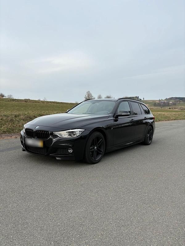 Gebraucht BMW 330 M Sport 252 PS (185 kW) 2019 Schwarz Kombi