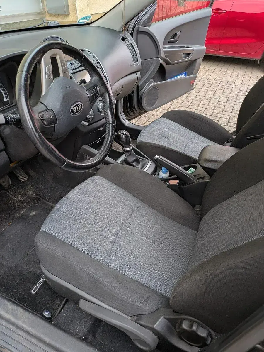 Gebraucht Kia Ceed Edition 7 125 PS (91 kW) 2011 Schwarz Kleinwagen