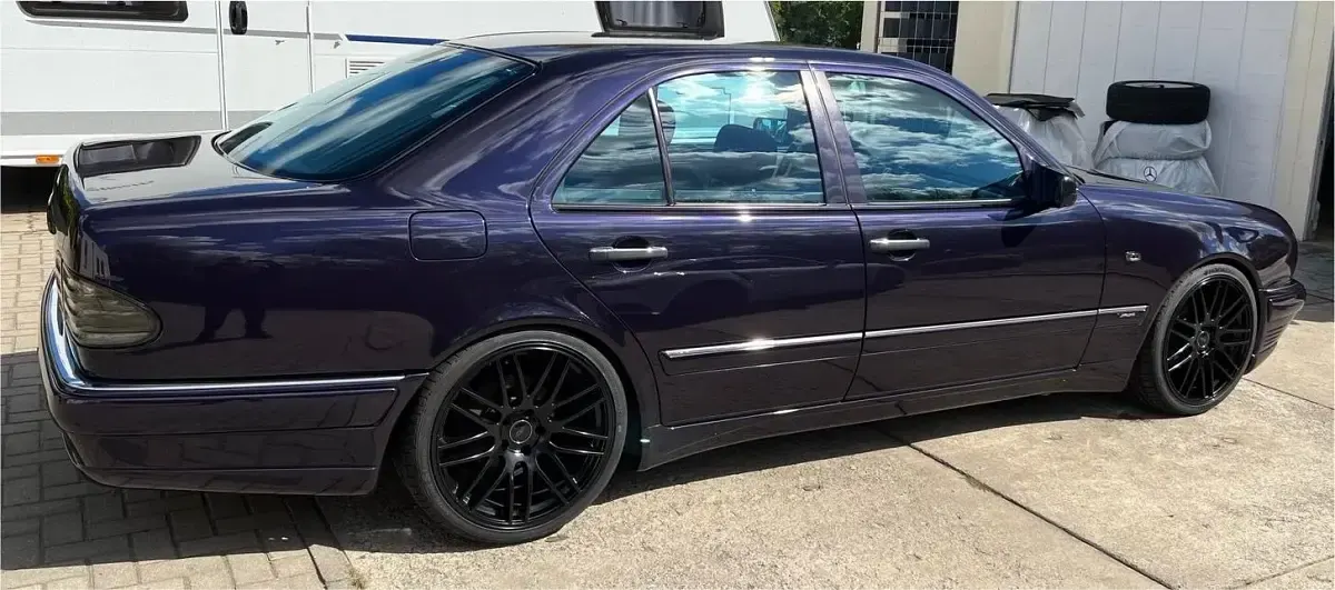 Gebraucht Mercedes E230 Avantgarde 150 PS (110 kW) 1996 Violet Limousine