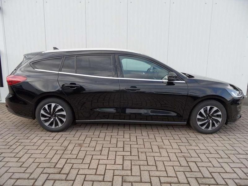 Gebraucht Ford Focus Titanium 125 PS (91 kW) 2024 Obsidianschwarz Kombi