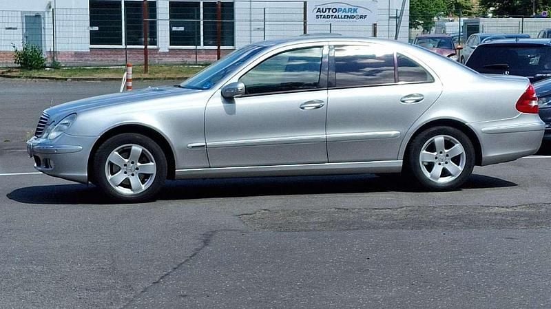 Gebraucht Mercedes E240 Elegance 177 PS (130 kW) 2002 Silber Limousine