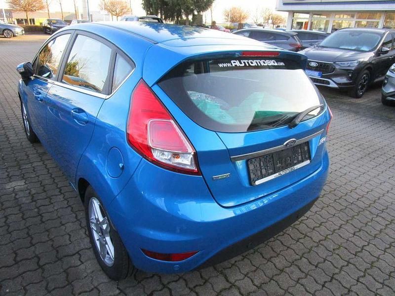 Gebraucht Ford Fiesta Titanium 101 PS (74 kW) 2015 Aruba blau Limousine