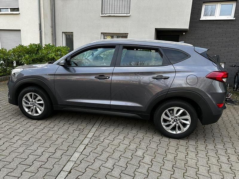 Gebraucht Hyundai Tucson Advantage 177 PS (130 kW) 2016 Grau SUV