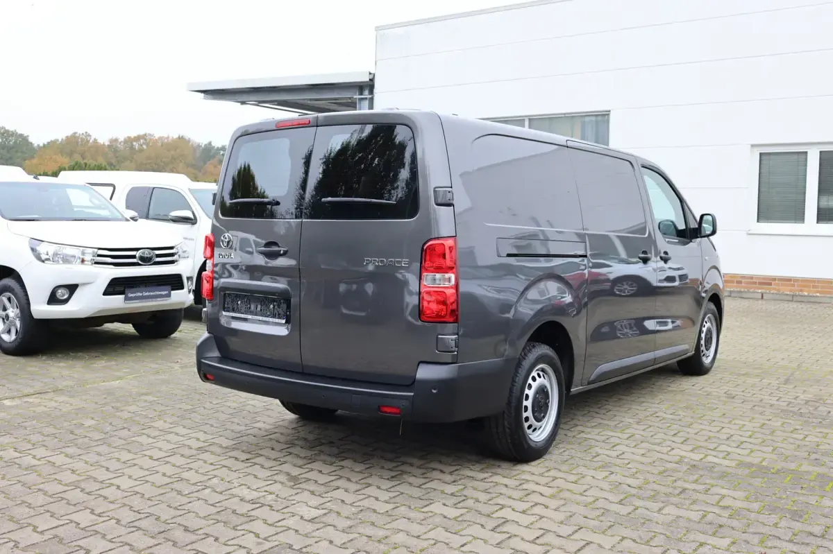 Gebraucht Toyota Proace Comfort 144 PS (105 kW) 2024 Van / Kleinbus