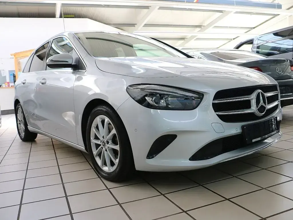 Gebraucht Mercedes B200 Urban 150 PS (110 kW) 2021 Silber Kleinwagen