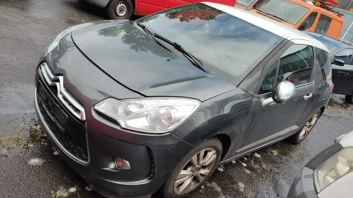 Gebraucht Citroën DS3 So Chic 92 PS (67 kW) 2013 Grau Kleinwagen