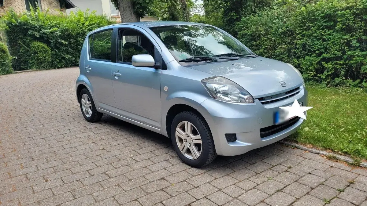 Gebraucht Daihatsu Sirion 91 PS (66 kW) 2009 Silber Kleinwagen