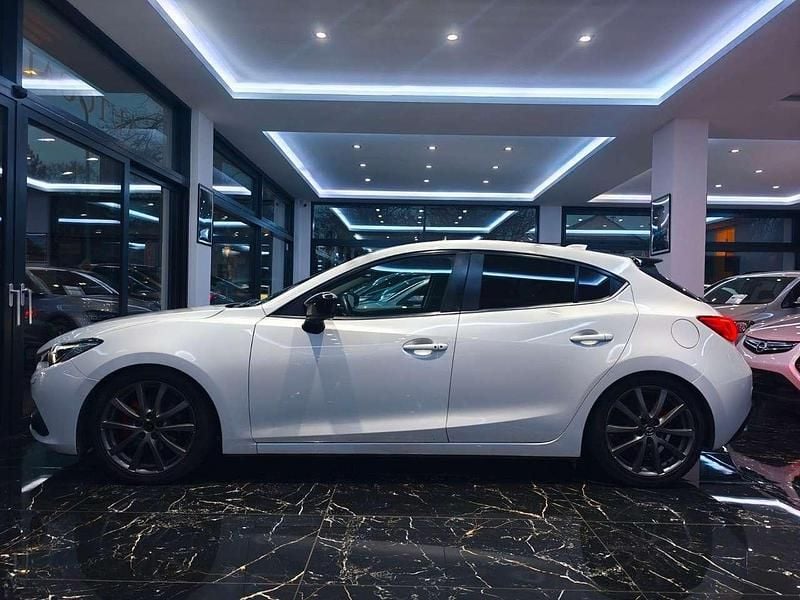Weiß Gebraucht 2014 Mazda 3 Sports-Line Limousine | 9.990 € (Fairer Preis) - Bild 1/4