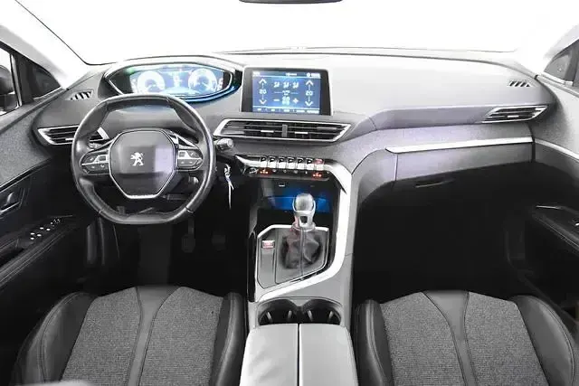 Gebraucht Peugeot 3008 Allure 131 PS (96 kW) 2018 Grau SUV