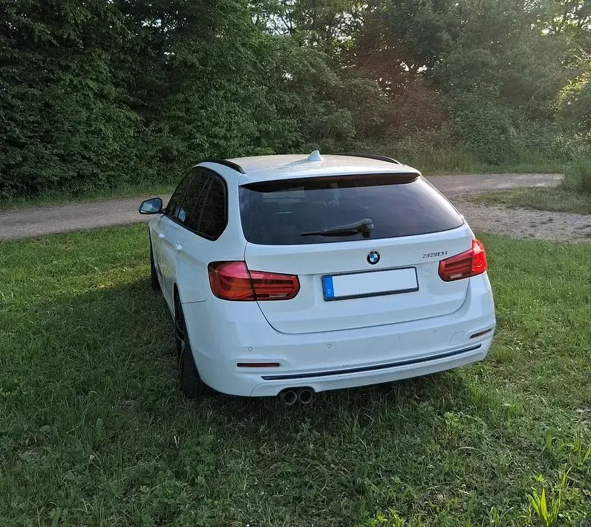 Gebraucht BMW 330 Sport Line 252 PS (185 kW) 2018 Weiß Kombi