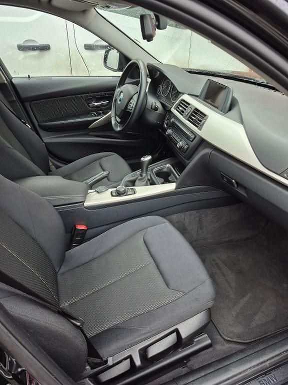Gebraucht BMW 320 184 PS (135 kW) 2013 Schwarz Kombi