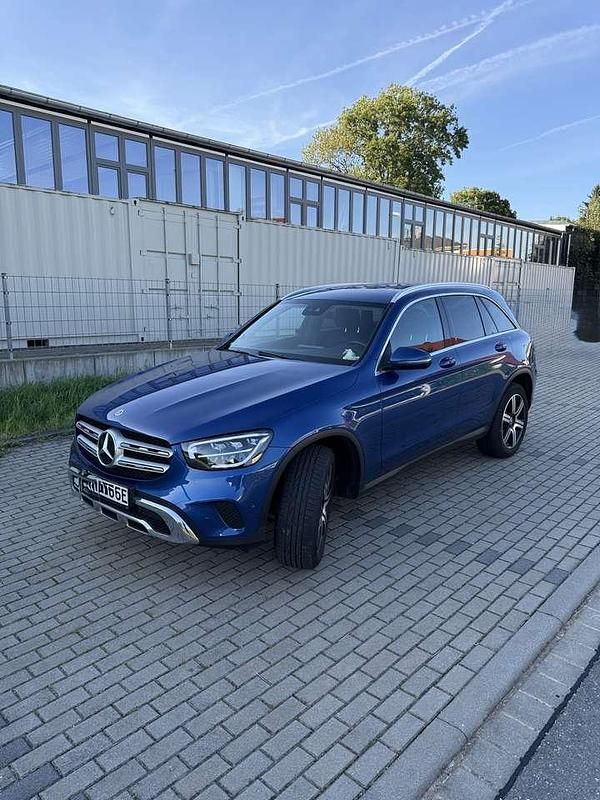 Blau Gebraucht 2021 Mercedes GLC300e SUV | 37.400 € (Guter Preis) - Bild 1/4