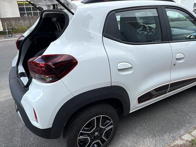 Gebraucht Dacia Spring Comfort Plus 24 kW (33 PS) 2022 Weiß Kleinwagen