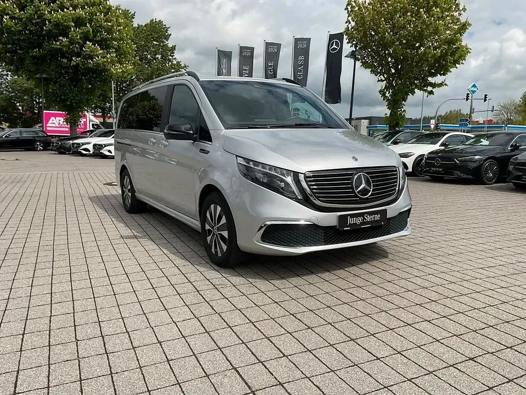 Gebraucht Mercedes EQV300 Avantgarde 150 kW (204 PS) 2021 Brillantsilber metallic Van / Kleinbus