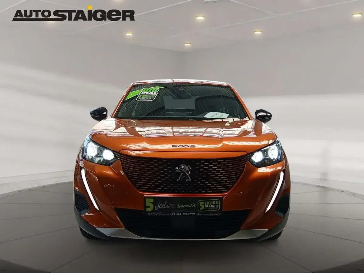 Gebraucht Peugeot e-2008 Active 100 kW (136 PS) 2023 Orange SUV