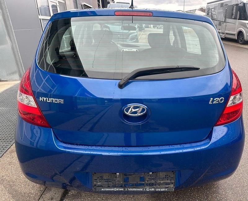 Gebraucht Hyundai i20 Classic 77 PS (56 kW) 2013 Blau Kleinwagen