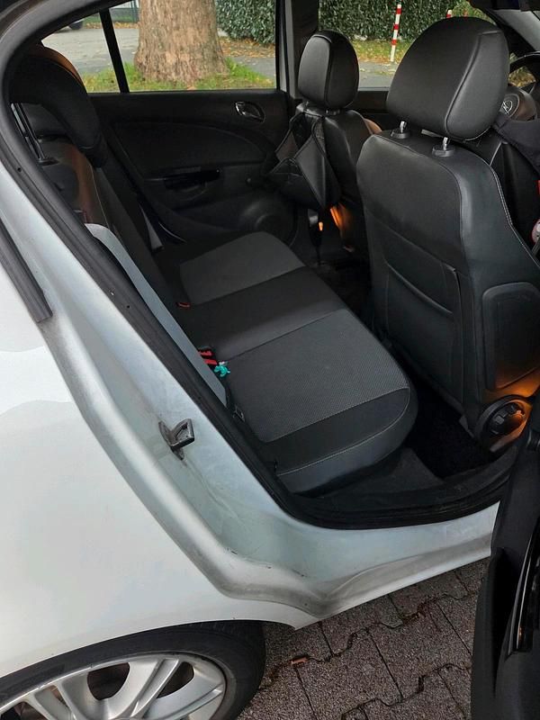 Weiß Gebraucht 2009 Opel Corsa Kleinwagen | 2.799 € (Fairer Preis) - Bild 1/4