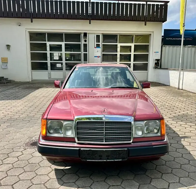 Second-hand Mercedes E300 220 CP (161 kW) 1990 Roșu Coupe