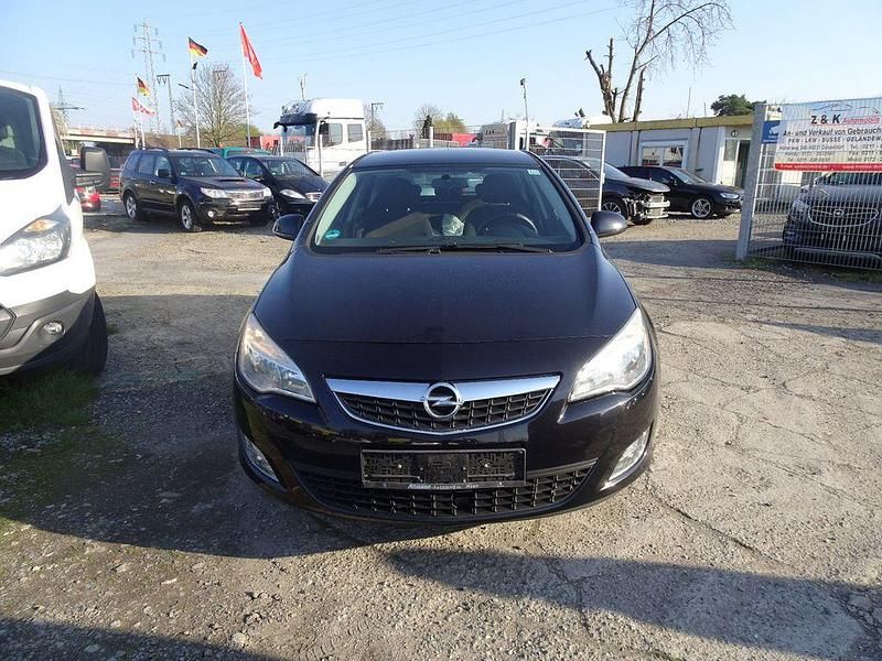 Gebraucht Opel Astra Selection 116 PS (85 kW) 2010 Schwarz Limousine