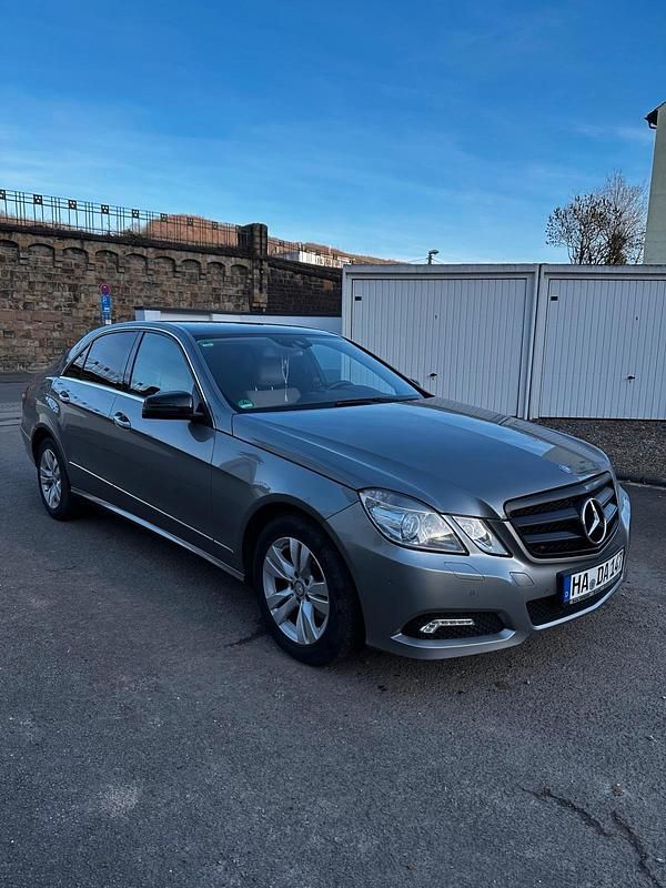 Gebraucht Mercedes E350 231 PS (169 kW) 2009 Grau Limousine